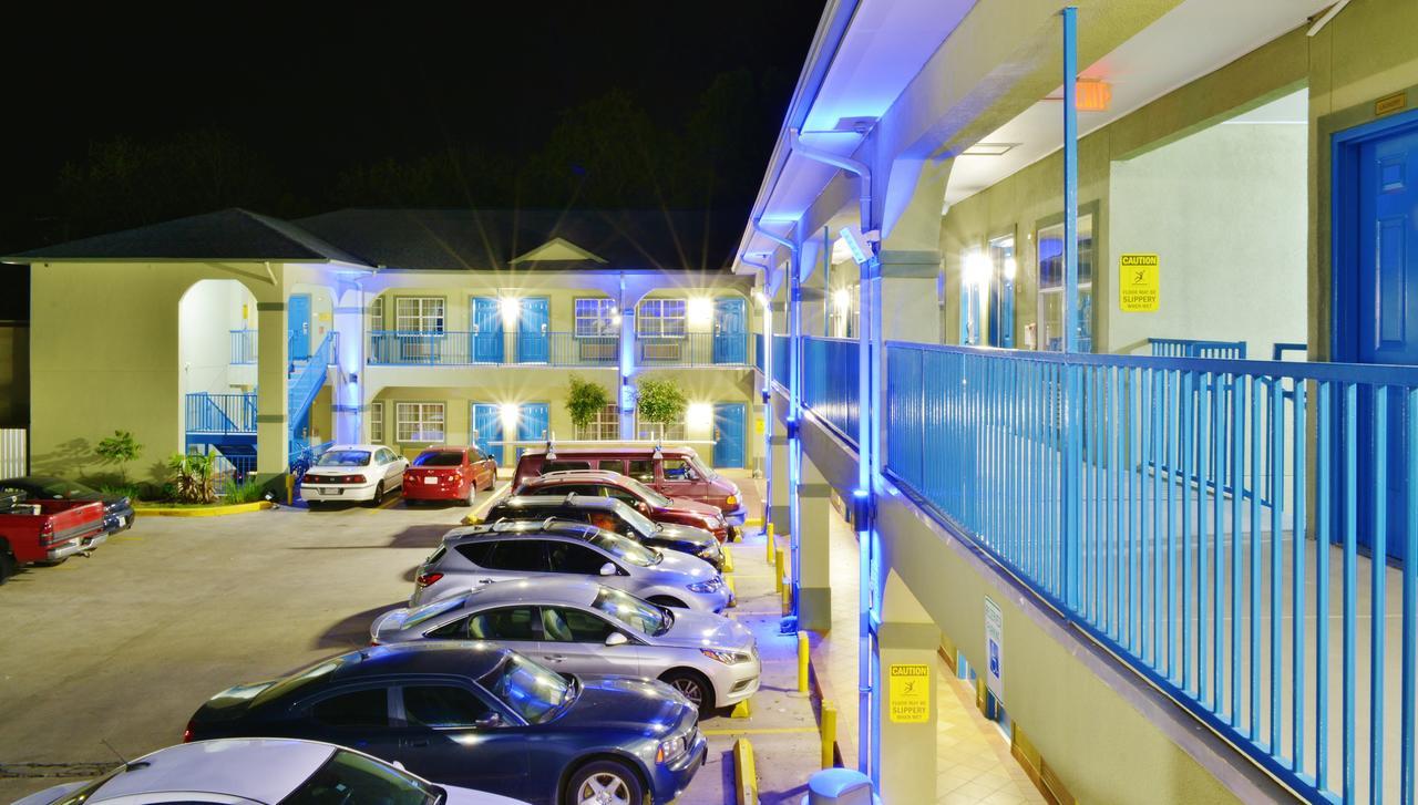 Scottish Inn And Suites Alvin Exterior photo