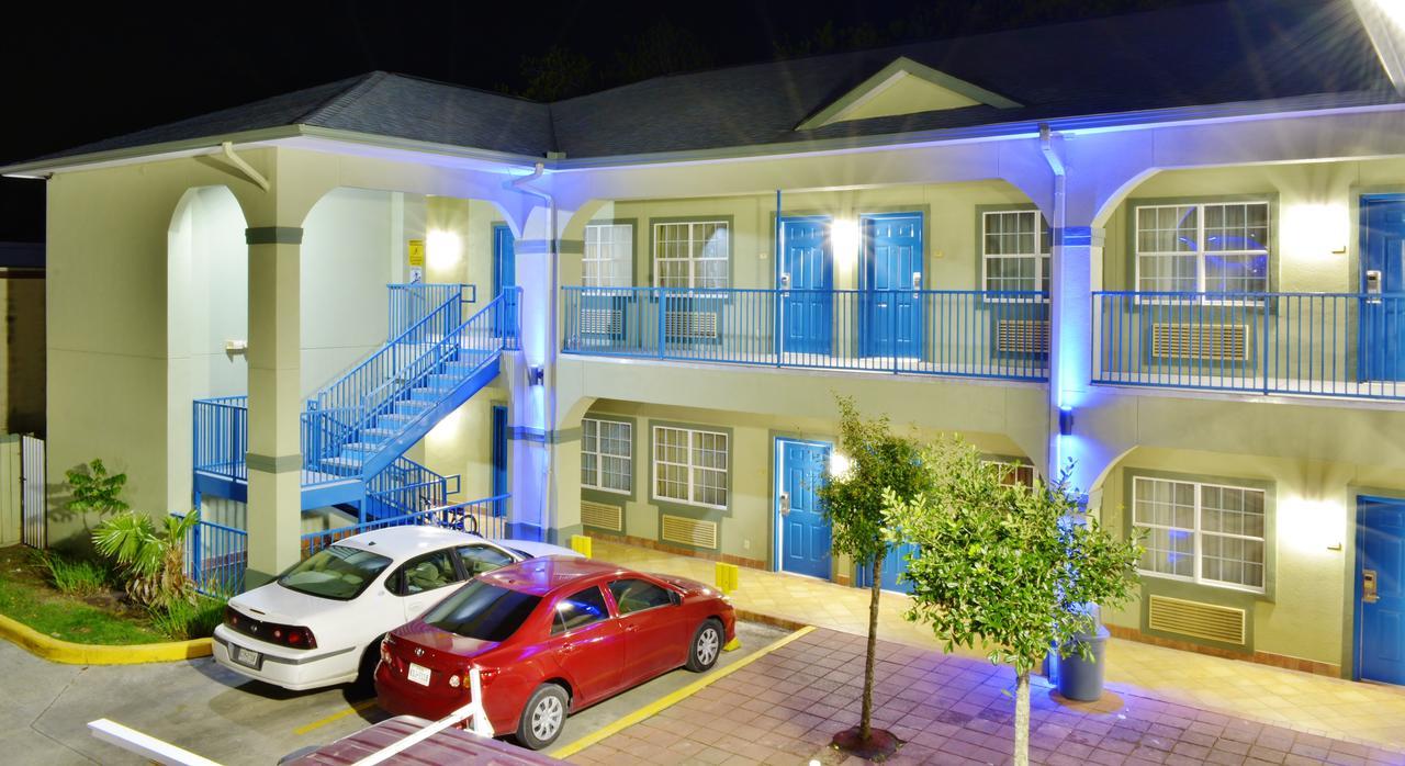 Scottish Inn And Suites Alvin Exterior photo