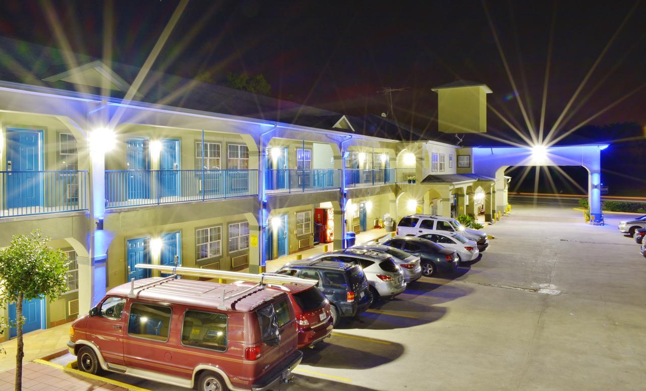 Scottish Inn And Suites Alvin Exterior photo