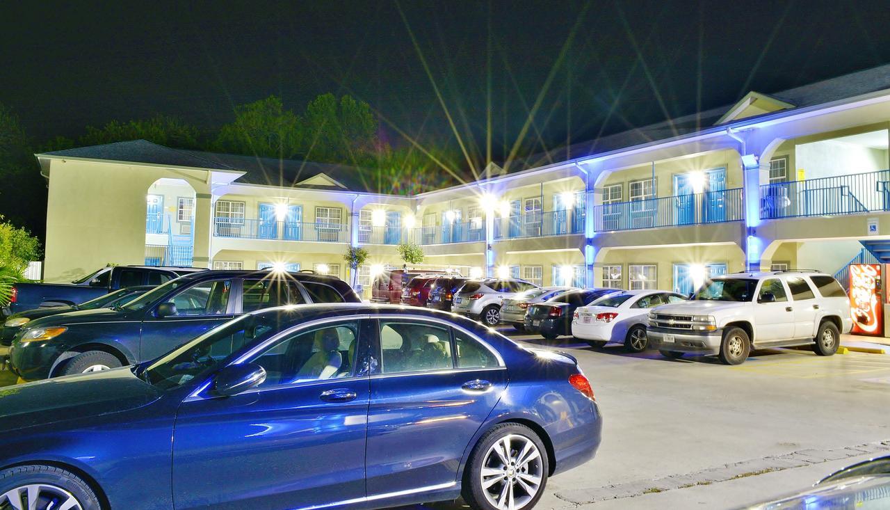 Scottish Inn And Suites Alvin Exterior photo