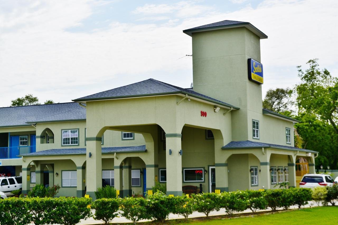 Scottish Inn And Suites Alvin Exterior photo